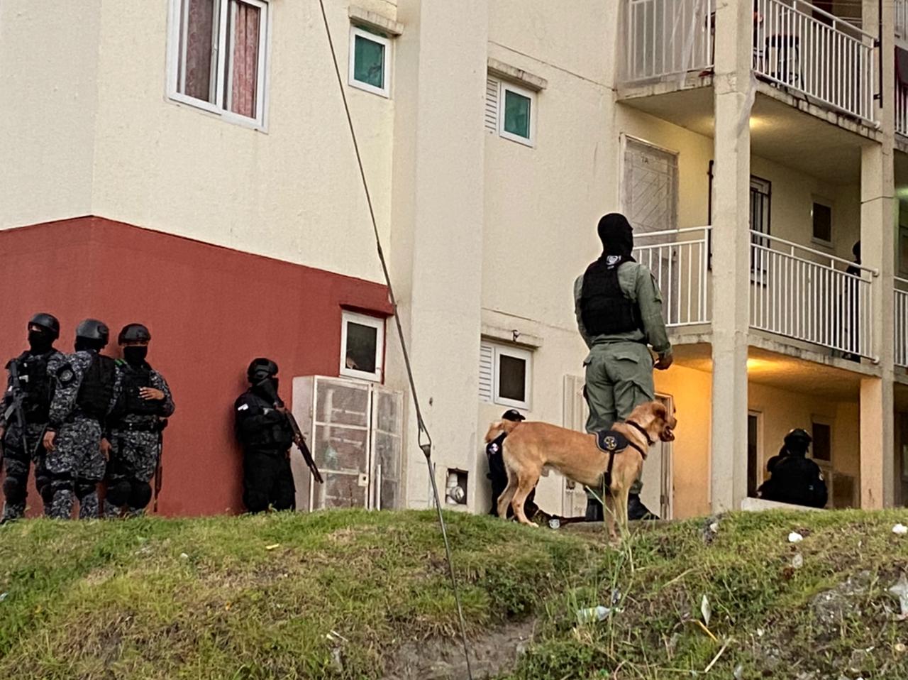 En el operativo participaron unidades de la fuerza especial, de inteligencia, grupo Alfa y grupo de Reacción. Foto: Diómedes Sánchez