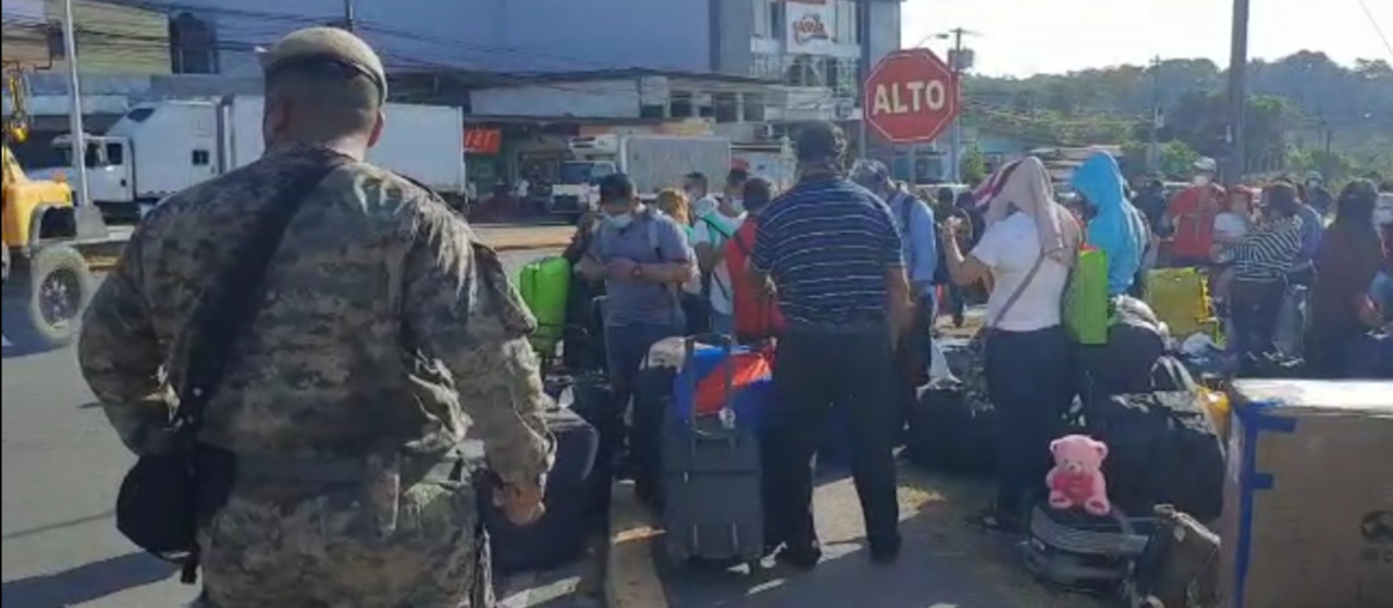 Entre estos viajeros nicaragüenses se encuentran niños, mujeres embarazadas, jóvenes y adultos. Foto: Mayra Madrid