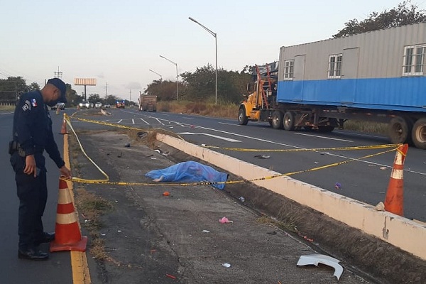 Maribel Mendoza Flores y su hija Ashley Mendoza Flores, fueron arrolladas en la vía Interamericana a la altura del corregimiento de Las Uvas, distrito de San Carlos, el  pasado lunes 1 de febrero.