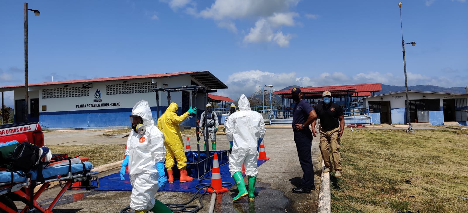 Las tareas de control del escape de gas tomaron al menos una hora. Foto: Eric A. Montenegro