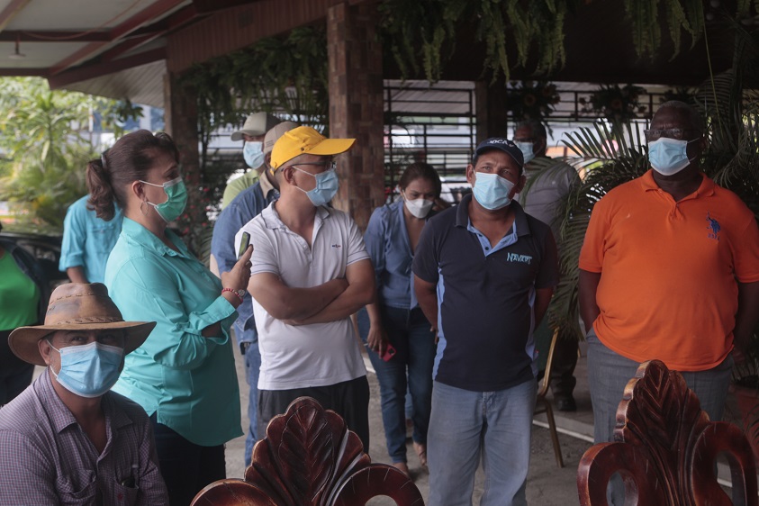 Reunión de los afectados por estas invasiones y cierre de calles.