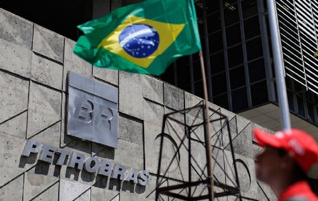 Petrobras informó igualmente que los procesos de venta de las otras seis refinerías que pretende privatizar siguen en marcha. EFE