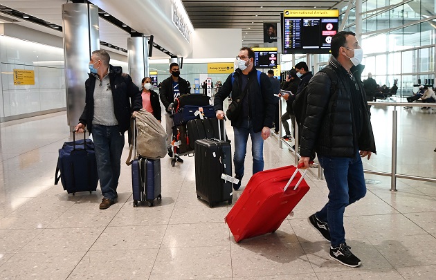 Los viajeros deberán facilitar sus detalles personales y el domicilio en el Reino Unido. Foto: EFE