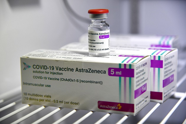 Sudáfrica ha adquirido un millón de dosis de la vacuna de AstraZeneca. Foto: EFE