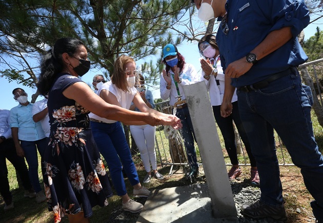 La Primera Dama de la República, Yazmín Colón de Cortizo, inauguró la obra en Quebrada El Ciprián. Foto cortesía