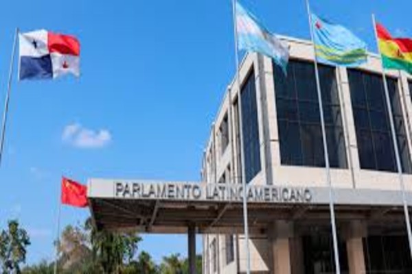 Dicho pronunciamiento del organismo legislativo fue aprobado en sesión semi-remota de Mesa Directiva, presidida por el senador Jorge Pizarro Soto, desde la Sede Permanente en la ciudad de Panamá.