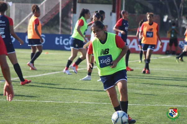 Jugadoras de la selección durante entrenamientos. Foto: @fepafut