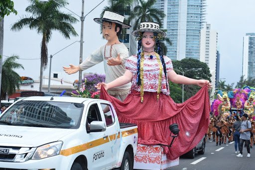 Dos personajes simbólicos del Carnaval de Panamá. 