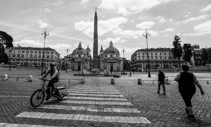 La Plaza del Popolo (Plaza del Pueblo) es una de las más populares de Roma, Italia. Habría naciones que estarían en serios problemas, tanto económicos como sociales, naciones como España, Italia y Grecia. Foto: EFE.