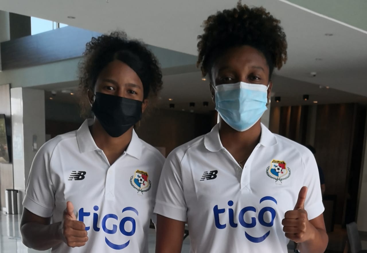 Kenia Rangel (Izquierda) y Marta Cox ( Derecha), jugadoras de la selección femenina nacional. Foto: @fepafut