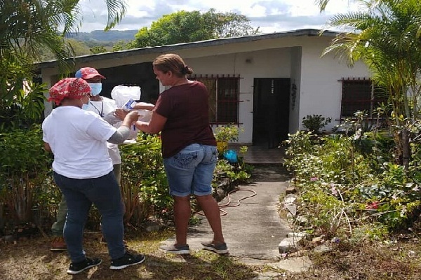 La Gobernación de la provincia de Panamá Oeste, en el distrito de Capira son entregadas cada 15 días, unas 17,500 bolsas de alimentos.