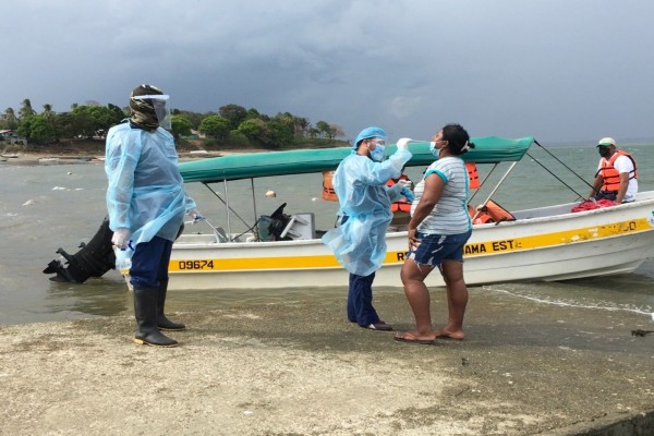 El Equipo Unificado de Trazabilidad realizó una jornada masiva de hisopados en la Isla de Chepillo, logrando con éxito el muestreo de 262 pruebas de hisopados con el fin de brindar diagnóstico temprano y tratamiento oportuno de los casos detectados.