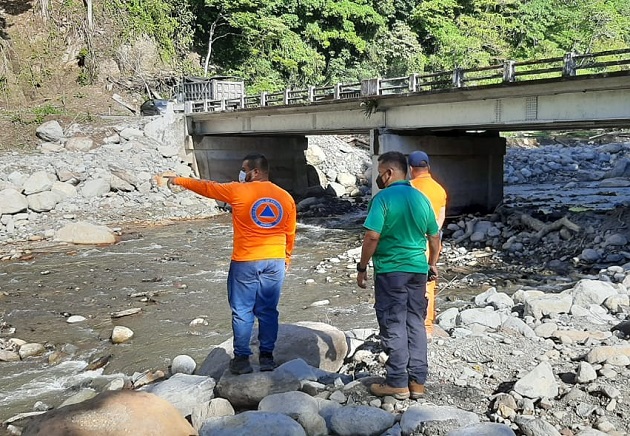 MiAmbiente identificó 13 puntos vulnerables que, de no liberarse, pueden generar embalses en la próxima estación lluviosa. Foto cortesía MiAmbiente