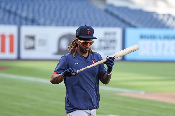 Jonathan Araúz se convirtió en el segundo panameño en debutar con los Medias Rojas en la MLB. Foto: @RedSox