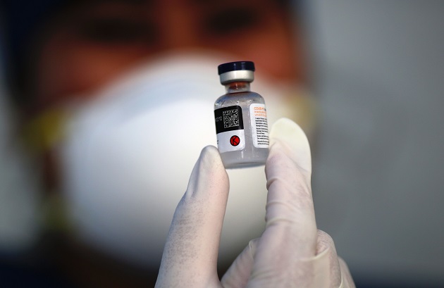 Indonesia inició el 13 de enero su campaña de vacunación con el fármaco producido por la farmacéutica china Sinovac. Foto: EFE