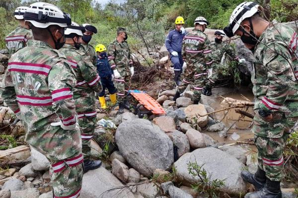 Rescate del cuerpo de la cónsul de Panamá en Bogotá, Telma Barria Pinzón. EFE
