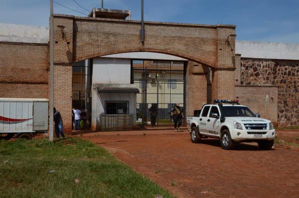 Vista de la entrada de la penitenciaría de Pedro Juan Caballero (Paraguay).