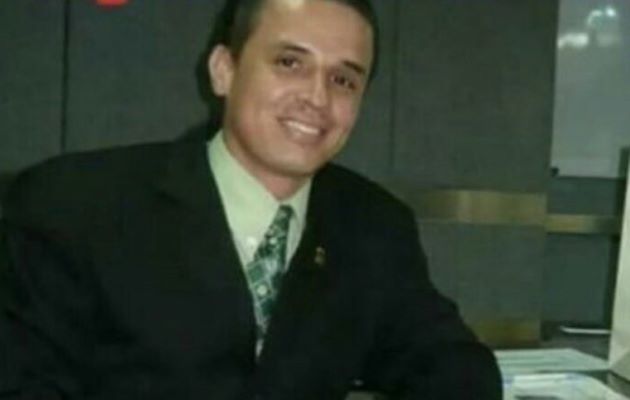 Ismael Pittí es técnico y licenciado en sistemas computacionales, certificado por la Universidad Tecnológica de Panamá (UTP), y por ende, es especialista en computadoras.