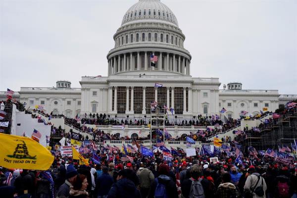 Manifestantes pro-Trump asaltaron los terrenos del Capitolio de los Estados Unidos. EFE