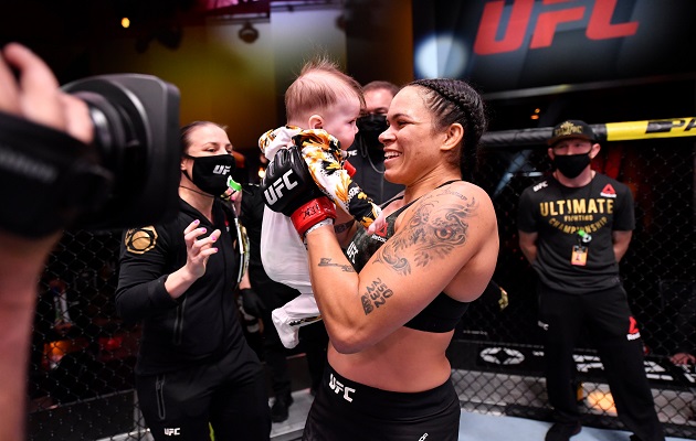 Amanda Nunes y su esposa se convirtieron en madres, recientemente.