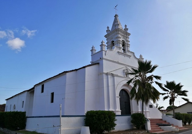 La Iglesia de Santo Domingo Guzmán está ubicada en la Plaza Colonial del distrito de Parita, provincia de Herrera.