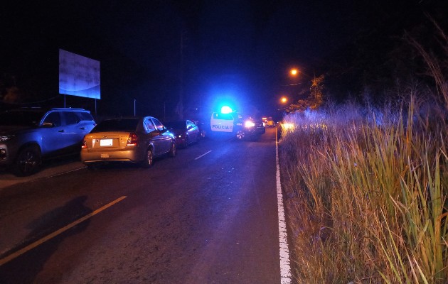 Ante la presión de la Policía Nacional, los delincuentes optaron por abandonar el vehículo pickup y al empresario -que estaba esposado de manos- en una de las calles del corregimiento de Santa Rita.