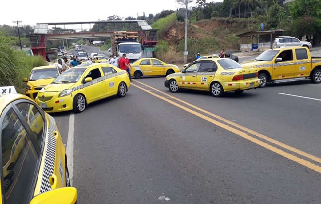 La caravana del transporte selectivo recorrió toda la carretera Panamá-Colón.