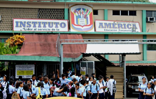 Comunidad educativa del Instituto América consternada por fallecimiento del director del plantel. Foto:Archivo