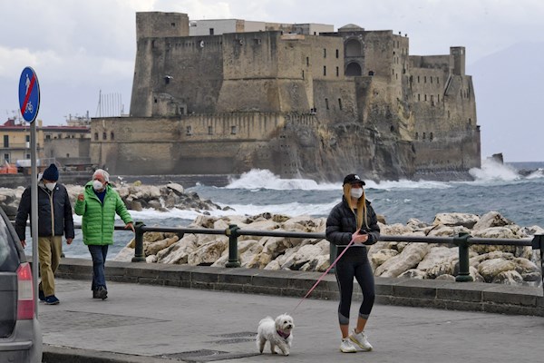 Italia se enfrenta a una