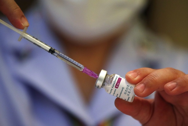 Varios países de Europa han suspendido temporalmente la aplicación de la vacuna de AstraZeneca contra el coronavirus. Foto: EFE