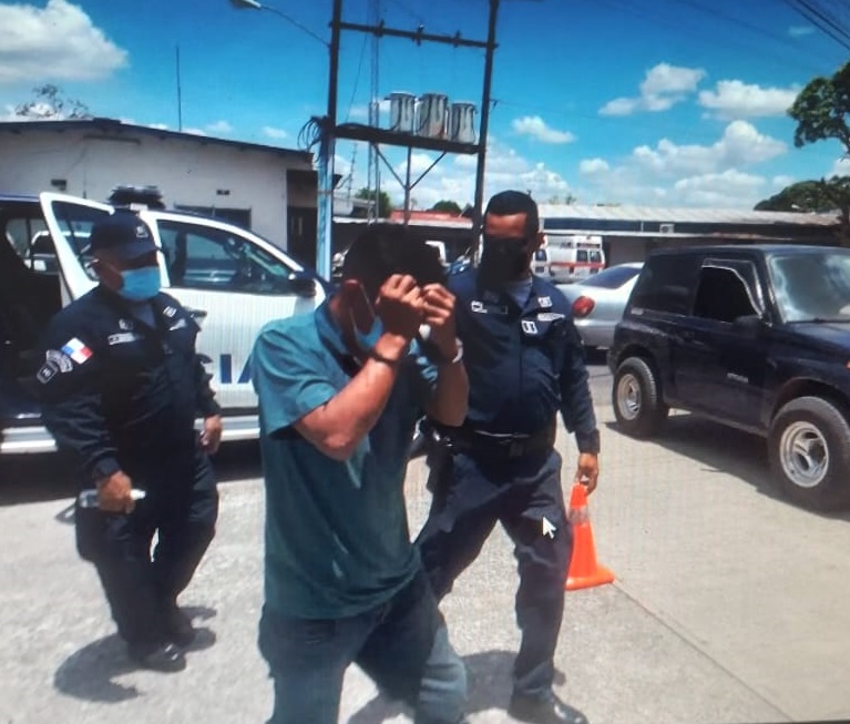 El acusado fue trasladado en un auto patrulla de la Policía Nacional. Foto: Melquiades Vásquez
