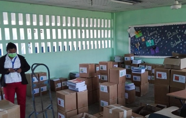 Los estudiantes panameños reciben sus clases a distancia.