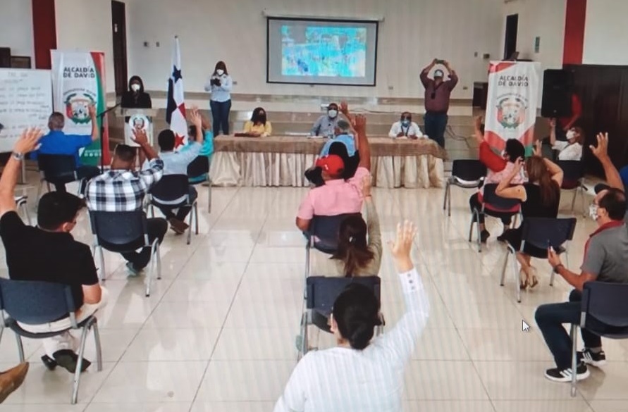 La consulta ciudadana realizada por la Alcaldía de David, se efectuó en la escuela de Bellas Artes. 