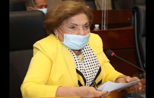 La diputada reveló además que “sólo en la región metropolitana el gobierno gasta 18.9 millones en alquileres, lo que representa el 66% del gasto total.