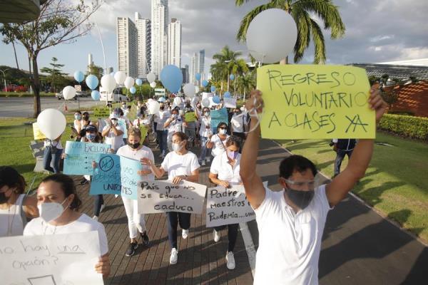 La marcha se realizó en la Cinta Costera.