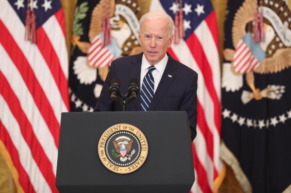 El presidente de EE.UU., Joe Biden, habla durante la primera rueda de prensa de su mandato. EFE