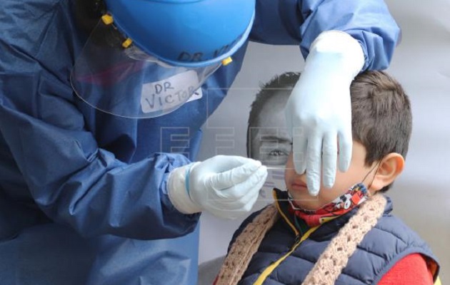 Los médicos trabajan en ayudar a los niños a superar las secuelas.