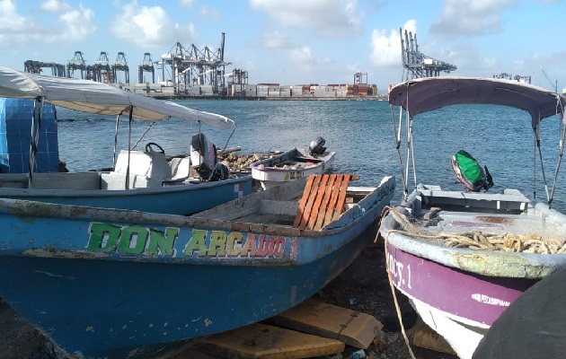 En el muelle eventualmente se hacen trabajos de dragado y ello puede provocar los oleajes.