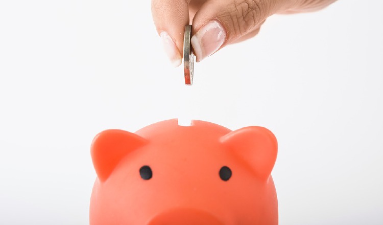Ahorrar es un ejemplo de cómo lograr una felicidad financiera. Pixabay