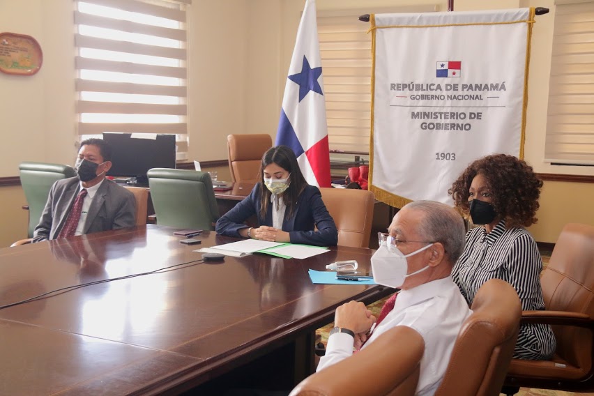 La ministra de Gobierno, Janaina Tewaney Mencomo, presentó el proyecto de ley. 