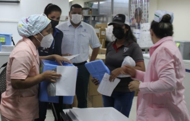 Un total de 1,600 dosis de vacunas contra la covid-19 llegaron a la provincia de Veraguas. Foto:Minsa