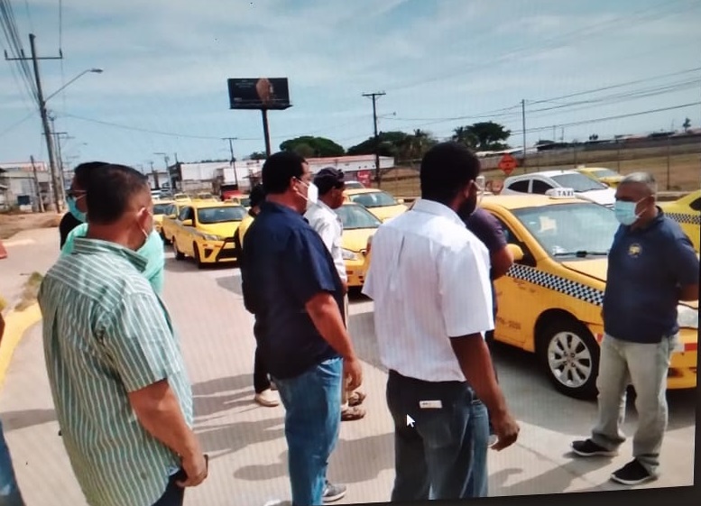 Los taxistas se manifestaron en las calles. Foto: Thays Domínguez