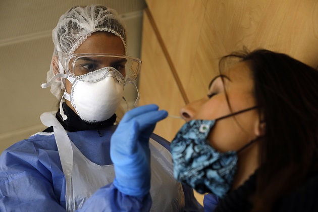 Francia sumó más de 50 mil casos positivos de covid-19 por segundo día consecutivo. Foto: EFE