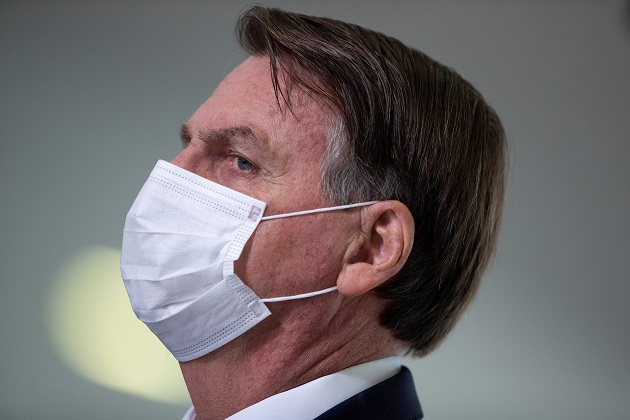 El presidente de Brasil, Jair Bolsonaro, hizo hoy su transmisión semanal en vivo a través de Facebook. Foto: EFE