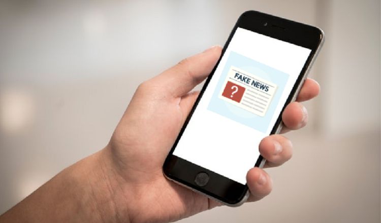 La mayoría de las noticias falsas son infundadas a través de las redes sociales.