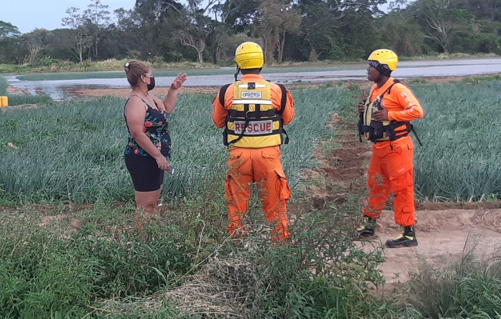 El Sinaproc envió varias unidades y equipo de rescate a la zona inundada. Foto: Eric A. Montenegro