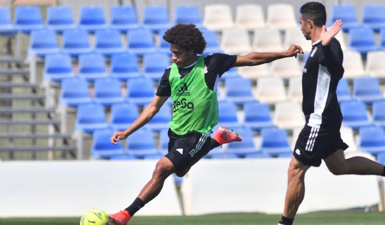 El panameño Adalberto Carrasquilla, durante el entrenamiento que el Cartagena realizó ayer. Cartegena FC