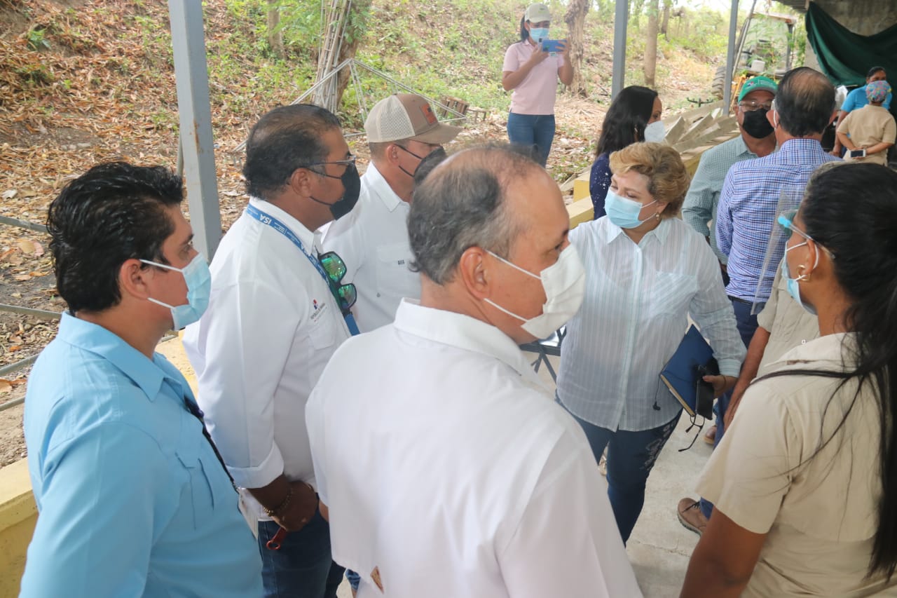 El ministro del Mida, Augusto Valderrama, sostuvo una reunión al más alto nivel del sector agropecuario en Coclé. 