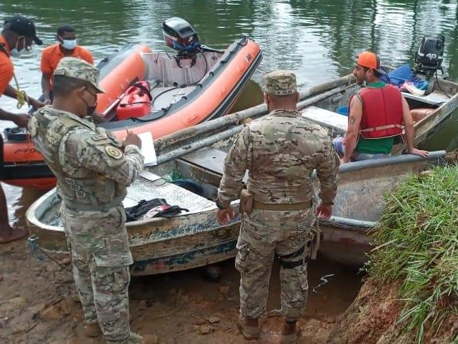 Miembros de la Policía Nacional y del Servicio Nacional Aeronaval (Senan), apoyaron en la búsqueda. Foto: Diómedes Sánchez