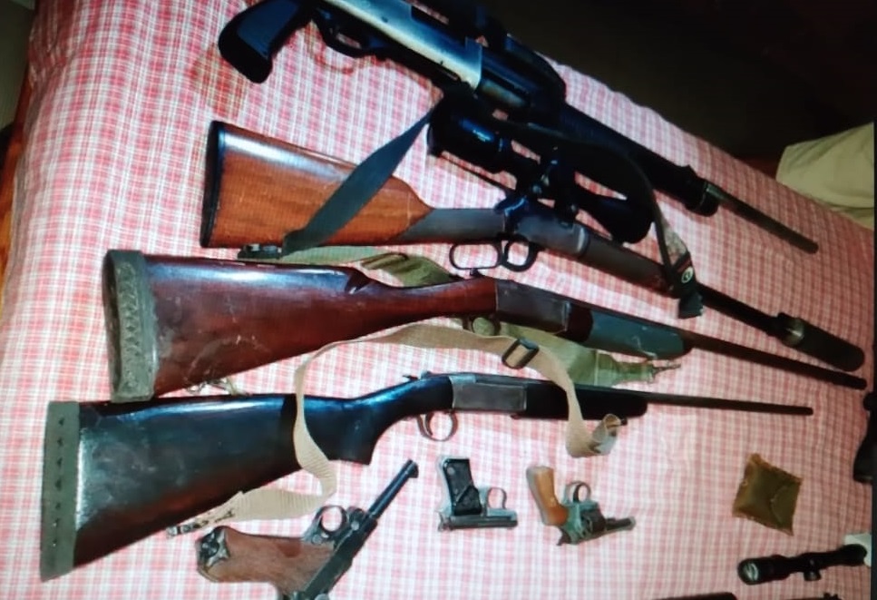 Un arsenal con armas de fuego y de pellets, así como municiones, se incautaron en Monagrillo. Foto:Thays Domínguez